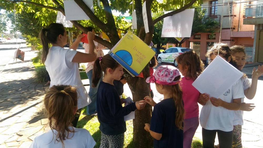 Ir para  <p><big>Na manh&atilde; desta quarta feira, (18/04) os alunos do 1&ordm; e 2&deg; ano da Escola Estadual de Educa&ccedil;&atilde;o B&aacute;sica Viadutos, se direcionaram ao centro da cidade com o objetivo de...